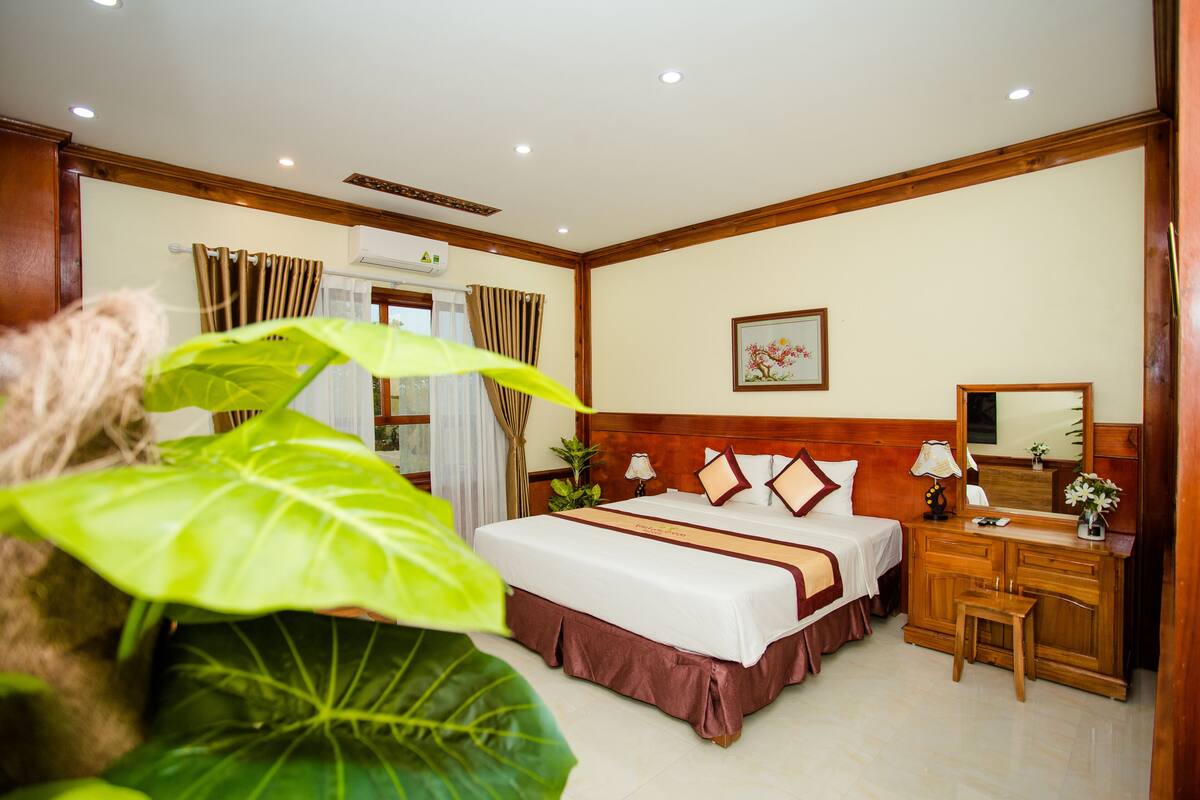 Deluxe Double Room, 1 Katil Raja (King), Non Smoking, Mountain View | Meja, Wi-fi percuma, cadar katil 