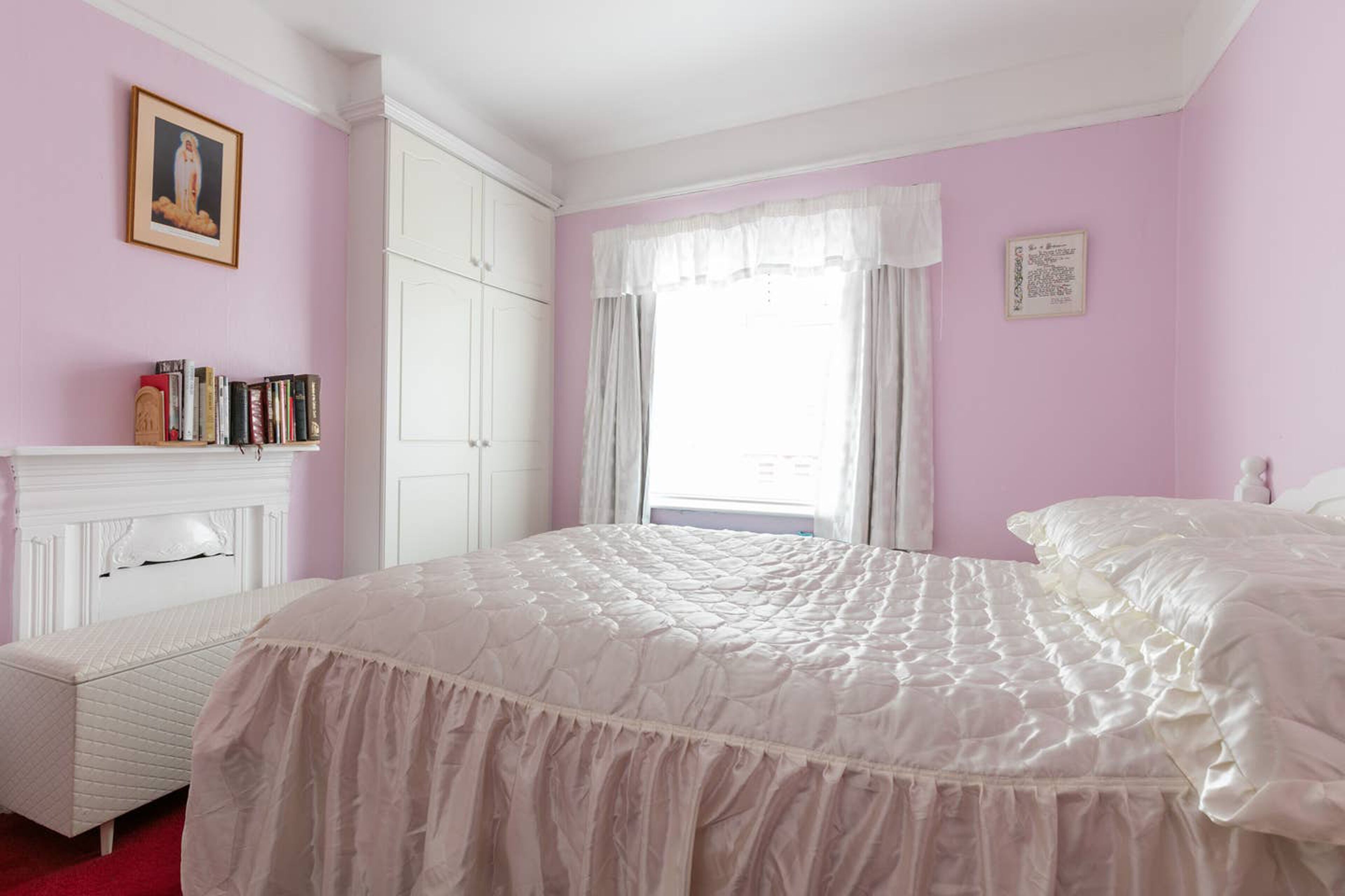 Hypo-allergenic bedding, Tempur-Pedic beds, individually furnished