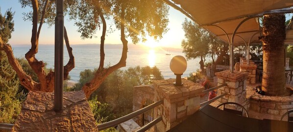 المنطقة المحيطة بالمنشأة