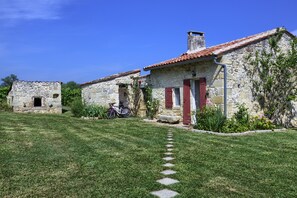 Exterior - Character bed and breakfast in the vineyards, 13 km from Saint-Emilion (Puisseguin)
