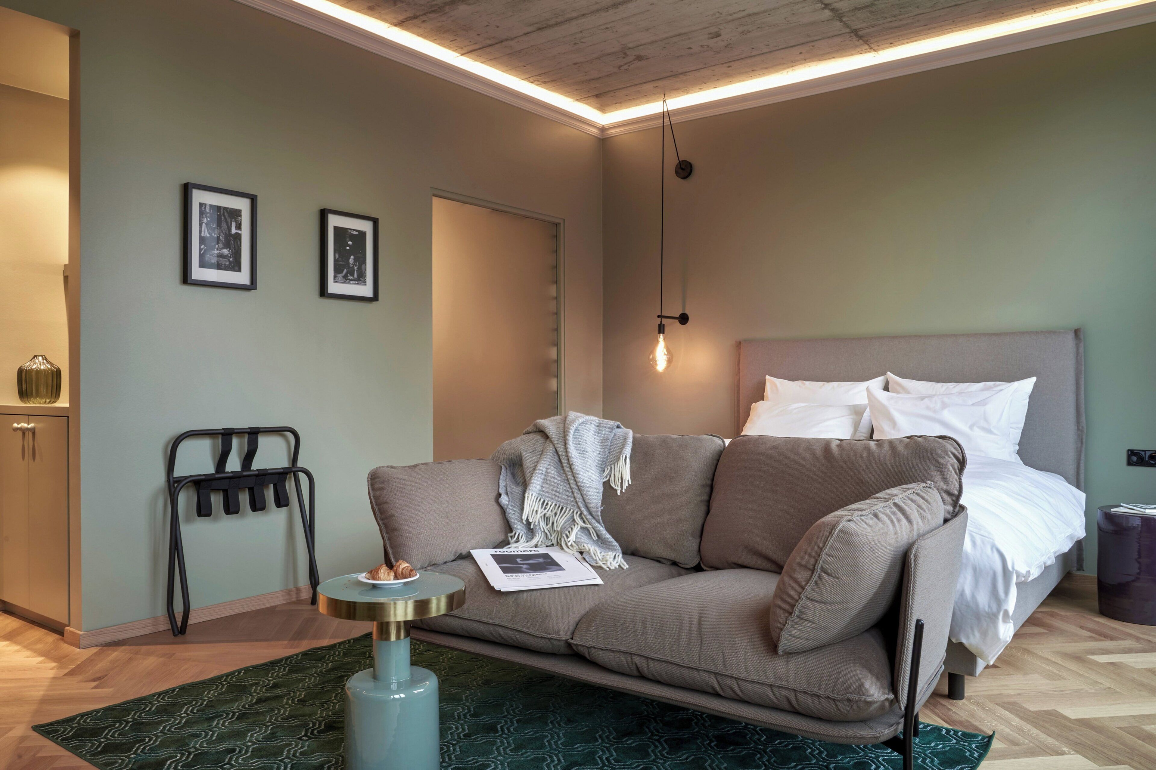 junior suite, 1 king bed, non smoking | in-room safe, desk, soundproofing, free wifi