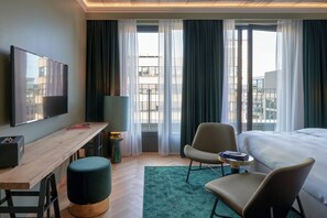 Room, 1 King Bed, Balcony | City view - Gekko House, Frankfurt, a Tribute Portfolio Hotel (Frankfurt)