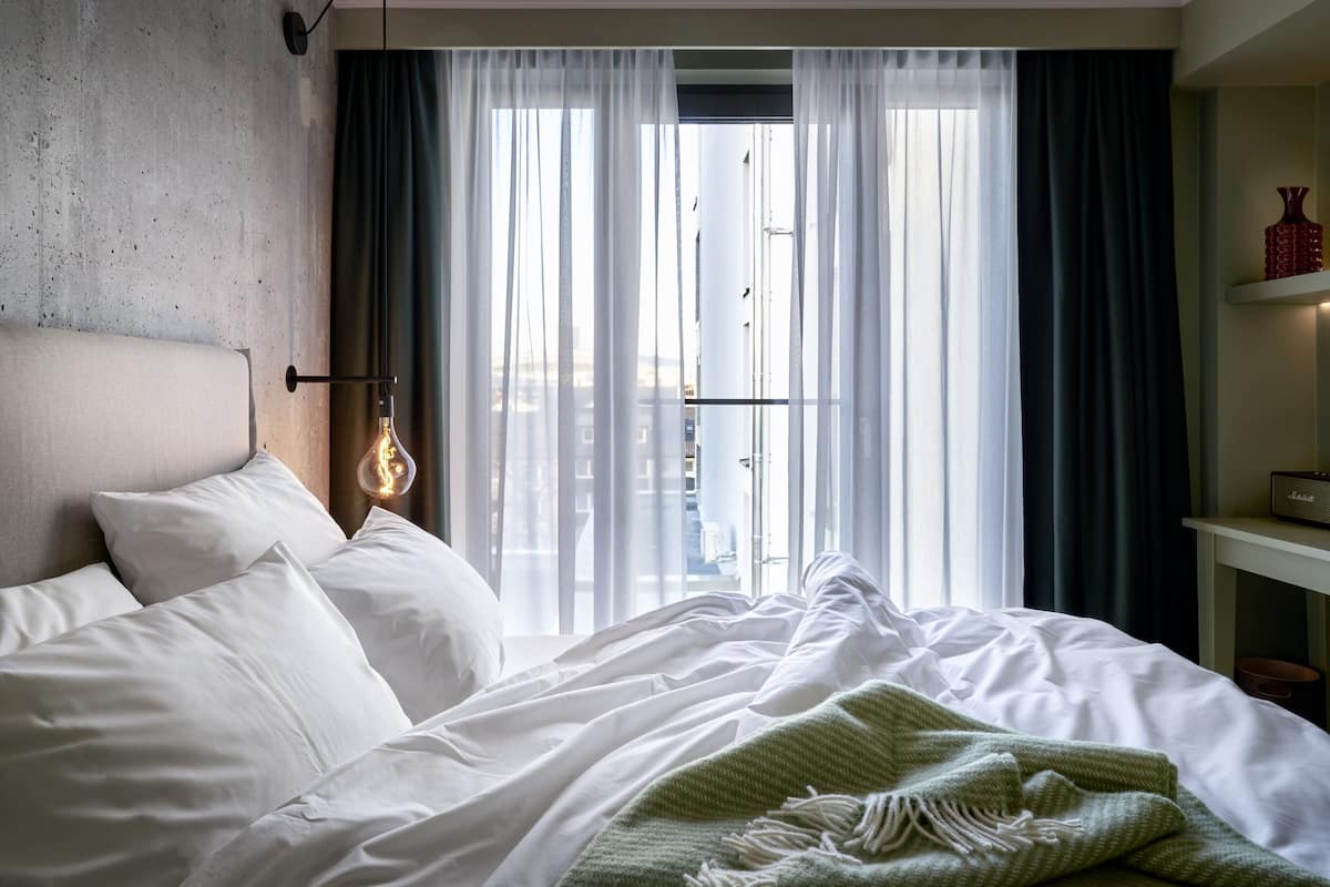 superior room, 1 queen bed, non smoking | in-room safe, desk, soundproofing, free wifi