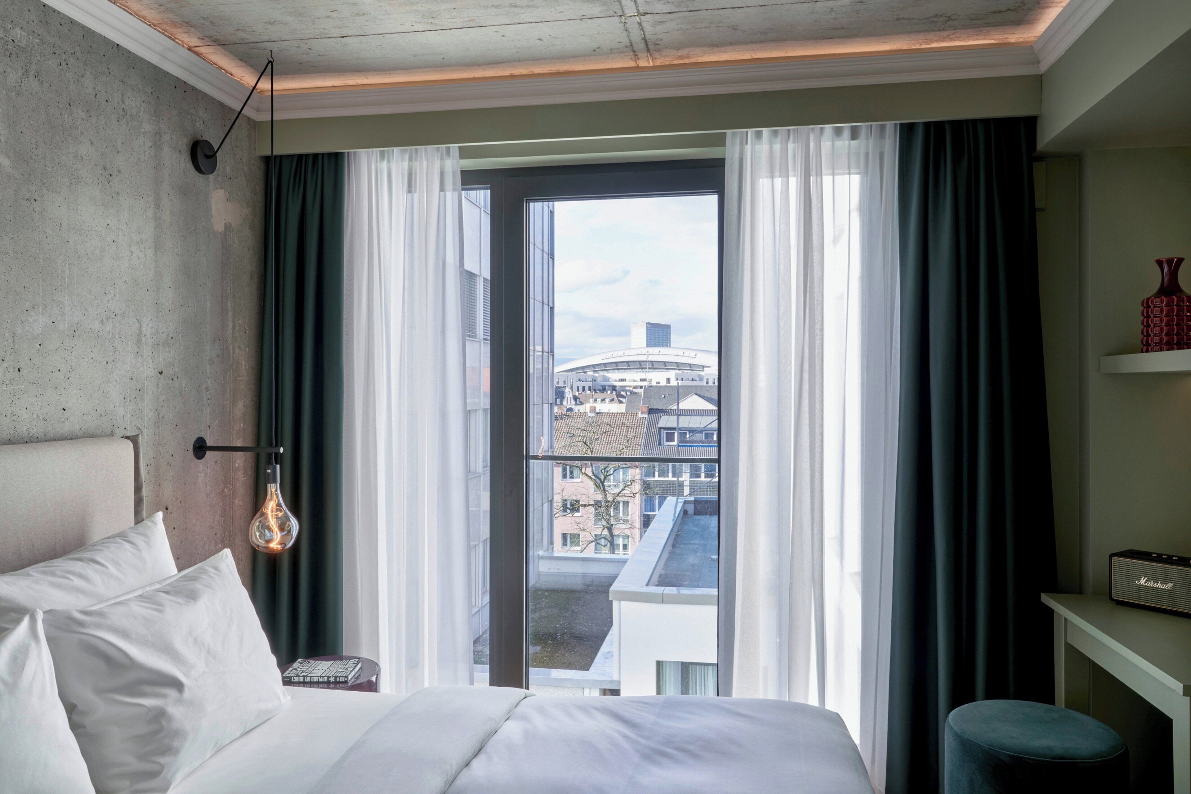 superior room, 1 queen bed, non smoking | city view