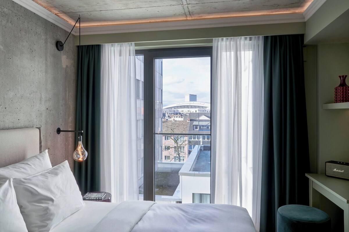 superior room, 1 queen bed, non smoking | city view