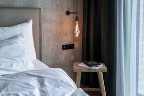In-room safe, desk, soundproofing, free cots/infant beds - Gekko House, Frankfurt, a Tribute Portfolio Hotel (Frankfurt)