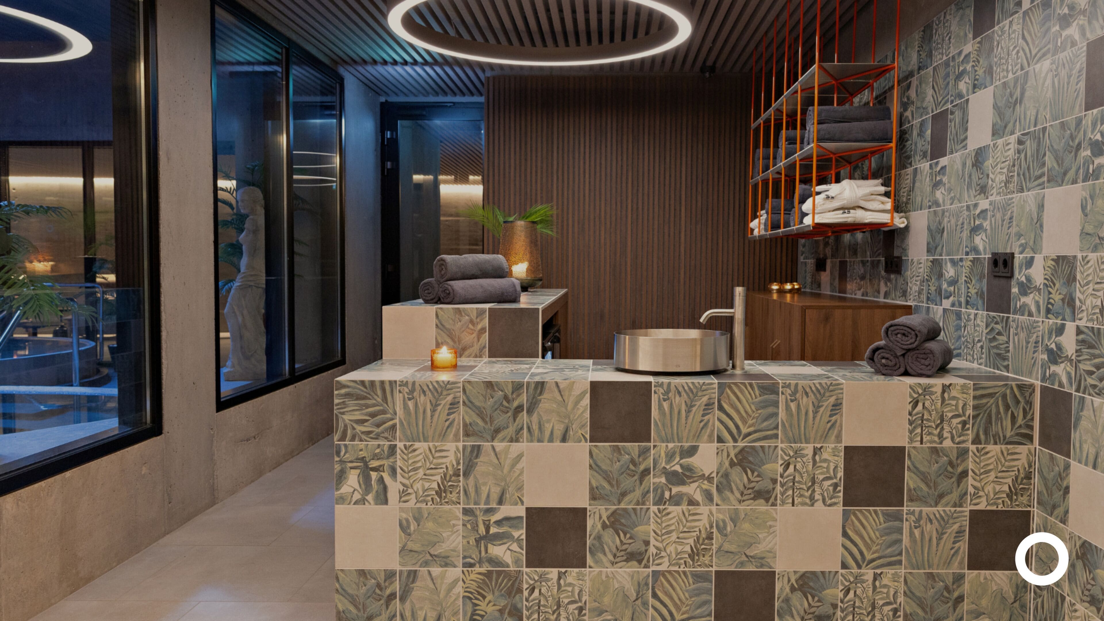 sauna, hot tub, 3 treatment rooms, massages