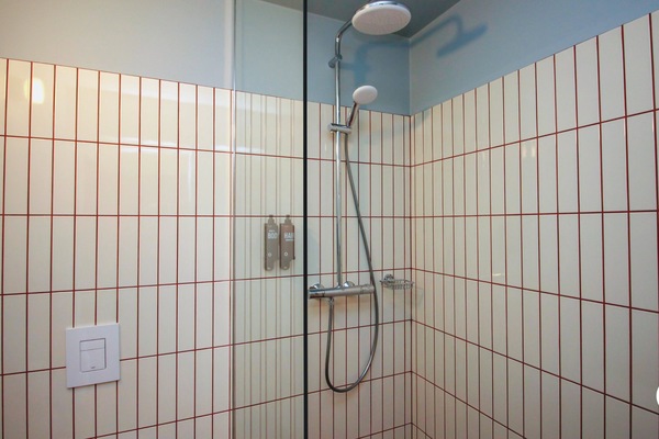 Standard Double or Twin Room | Bathroom