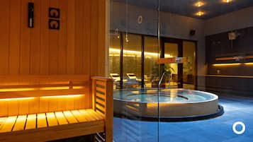 Sauna, tina de hidromasaje, 3 salas de tratamiento y masajes