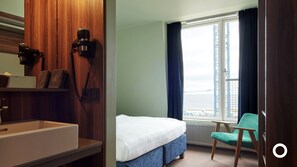 Habitación estándar con 1 cama doble o 2 individuales | Ropa de cama hipoalergénica, minibar, caja fuerte y escritorio