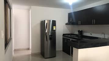 Coffee/tea maker, cookware/dishes/utensils