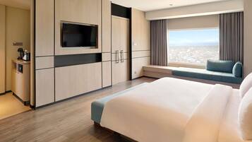 Premium bedding, pillowtop beds, minibar, in-room safe