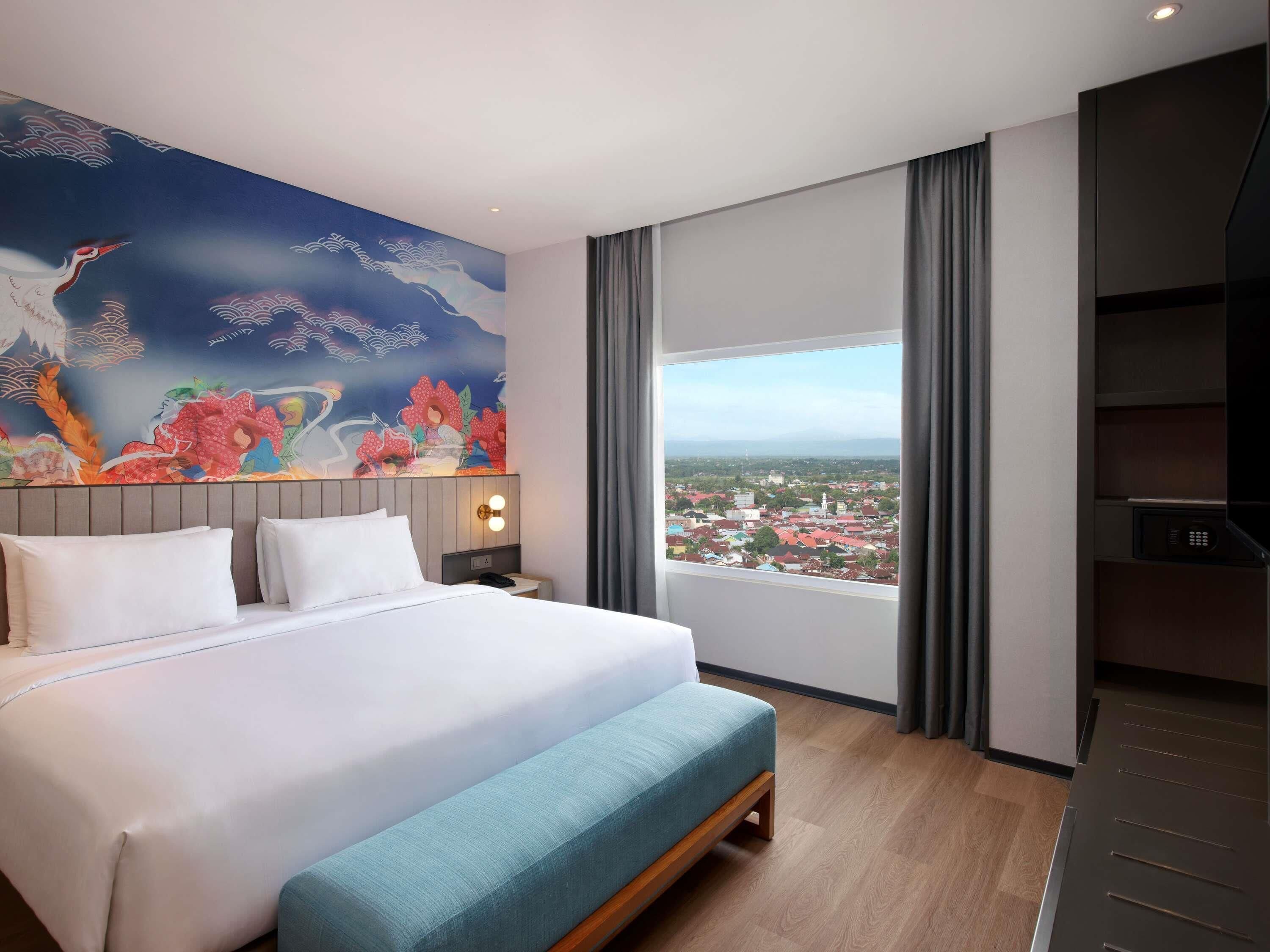 Premium bedding, pillow-top beds, minibar, in-room safe