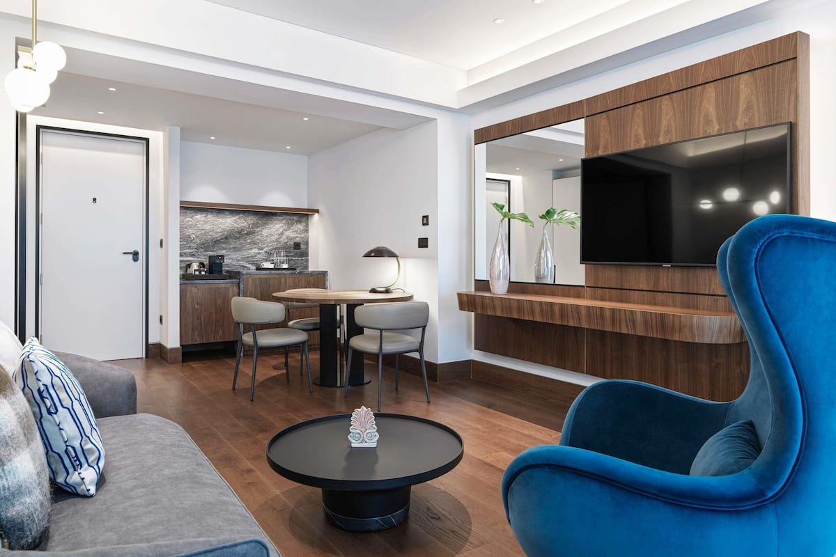 Executive Suite, 1 King Bed | Premium bedding, down duvets, Select Comfort beds, minibar