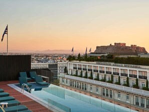Bar sur le toit, vue sur la piscine, ouvert tous les jours