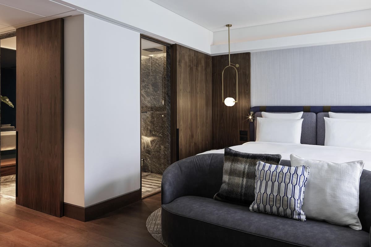 Junior Suite, 1 King Bed | Premium bedding, down comforters, Select Comfort beds, minibar