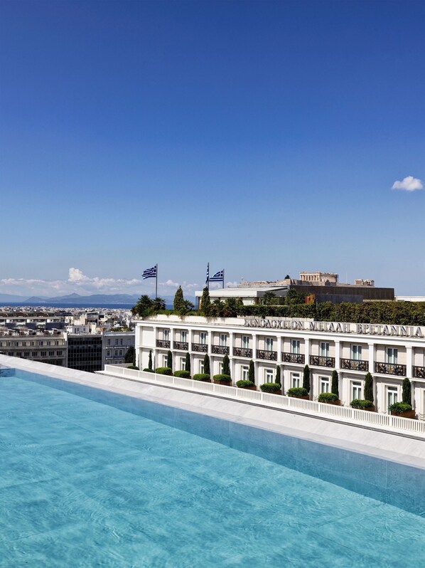 Seasonal outdoor pool, pool umbrellas