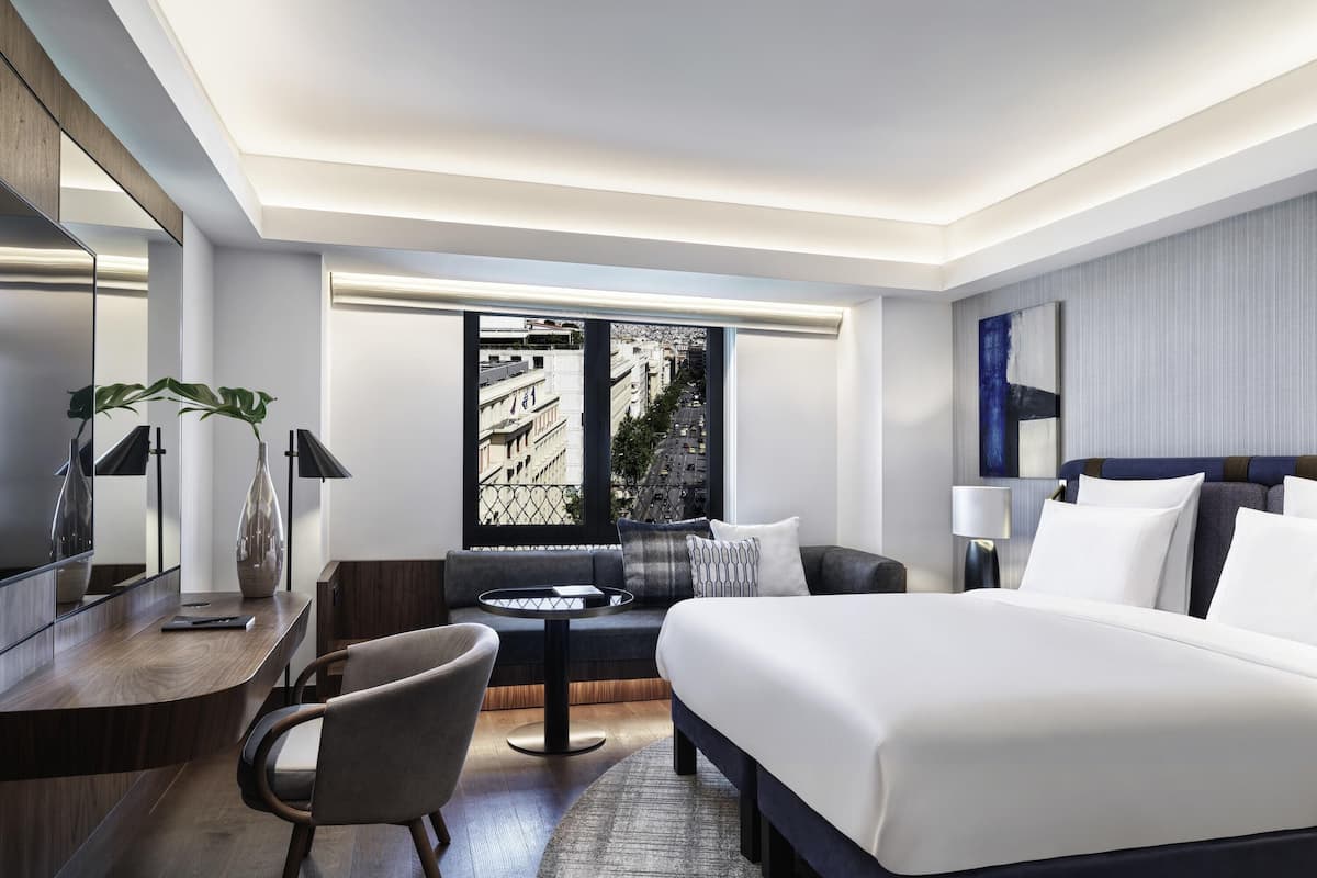 Deluxe Room, 1 King Bed | Premium bedding, down comforters, Select Comfort beds, minibar