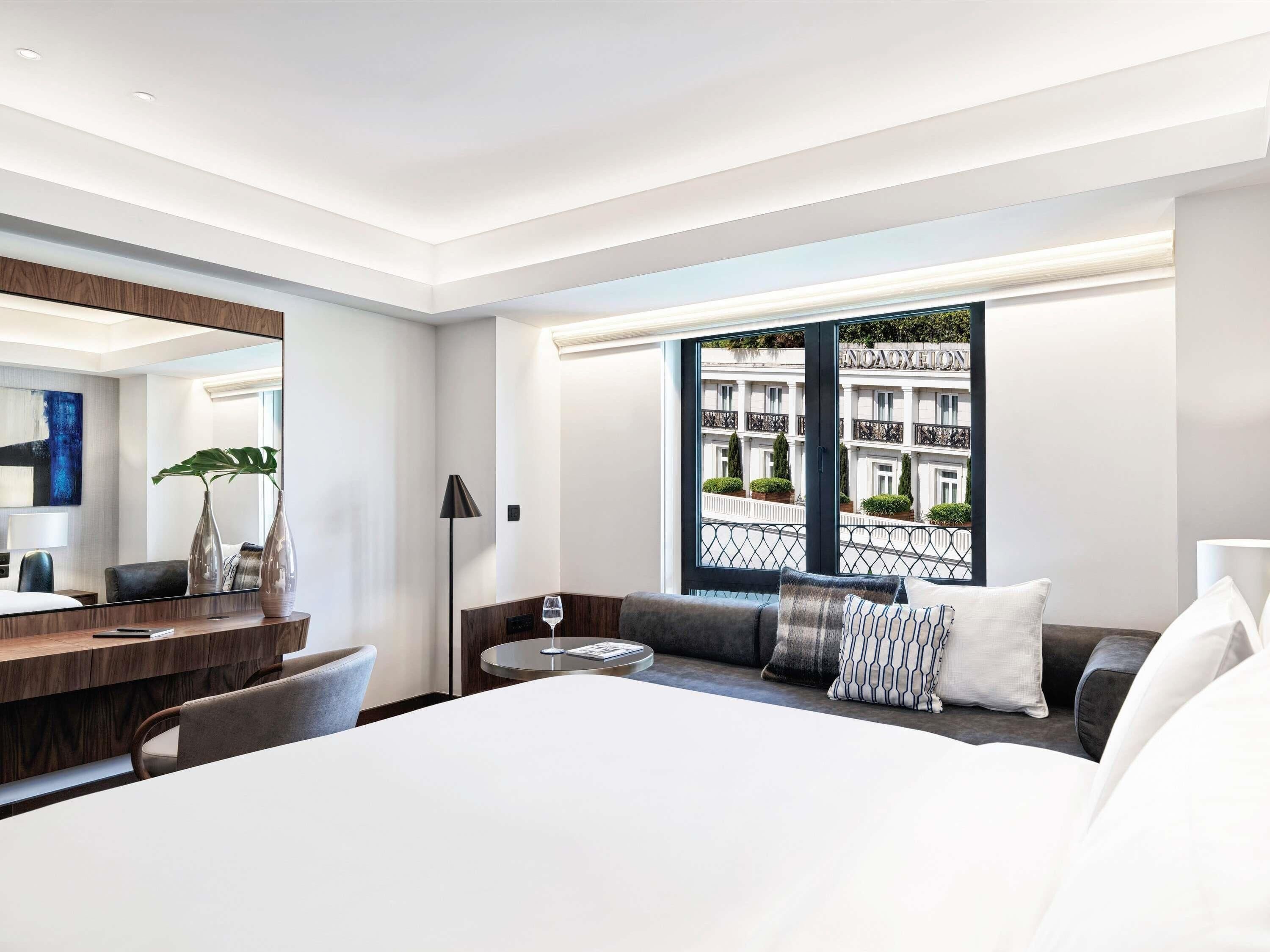 Deluxe Room, 1 King Bed | Premium bedding, down comforters, Select Comfort beds, minibar