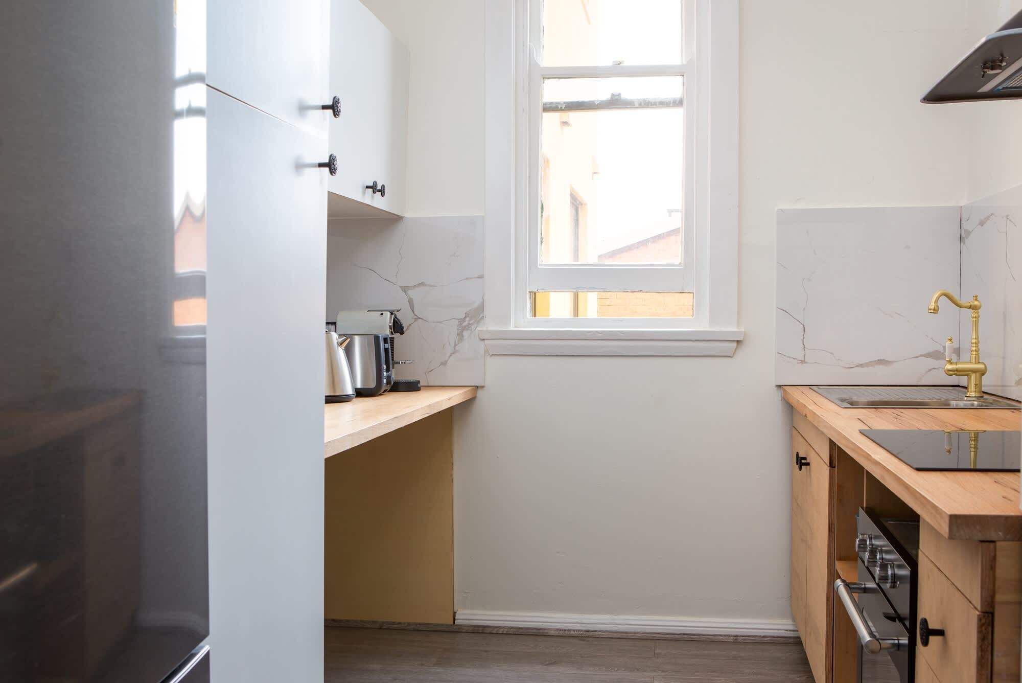 Coffee/tea maker, fridge, microwave, oven