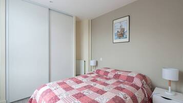 1 bedroom, iron/ironing board