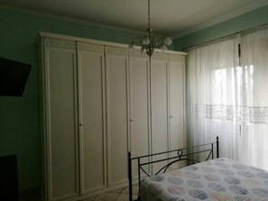 2 chambres, fer et planche à repasser, Wi-Fi, draps fournis