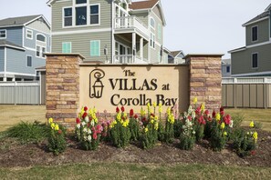 Exterior detail - Oceanside Family Friendly Vacation Retreat With All the Toys! (Corolla)