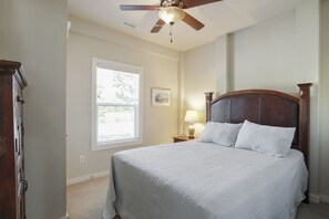 4 chambres, fer et planche à repasser, lit parapluie, Wi-Fi gratuit