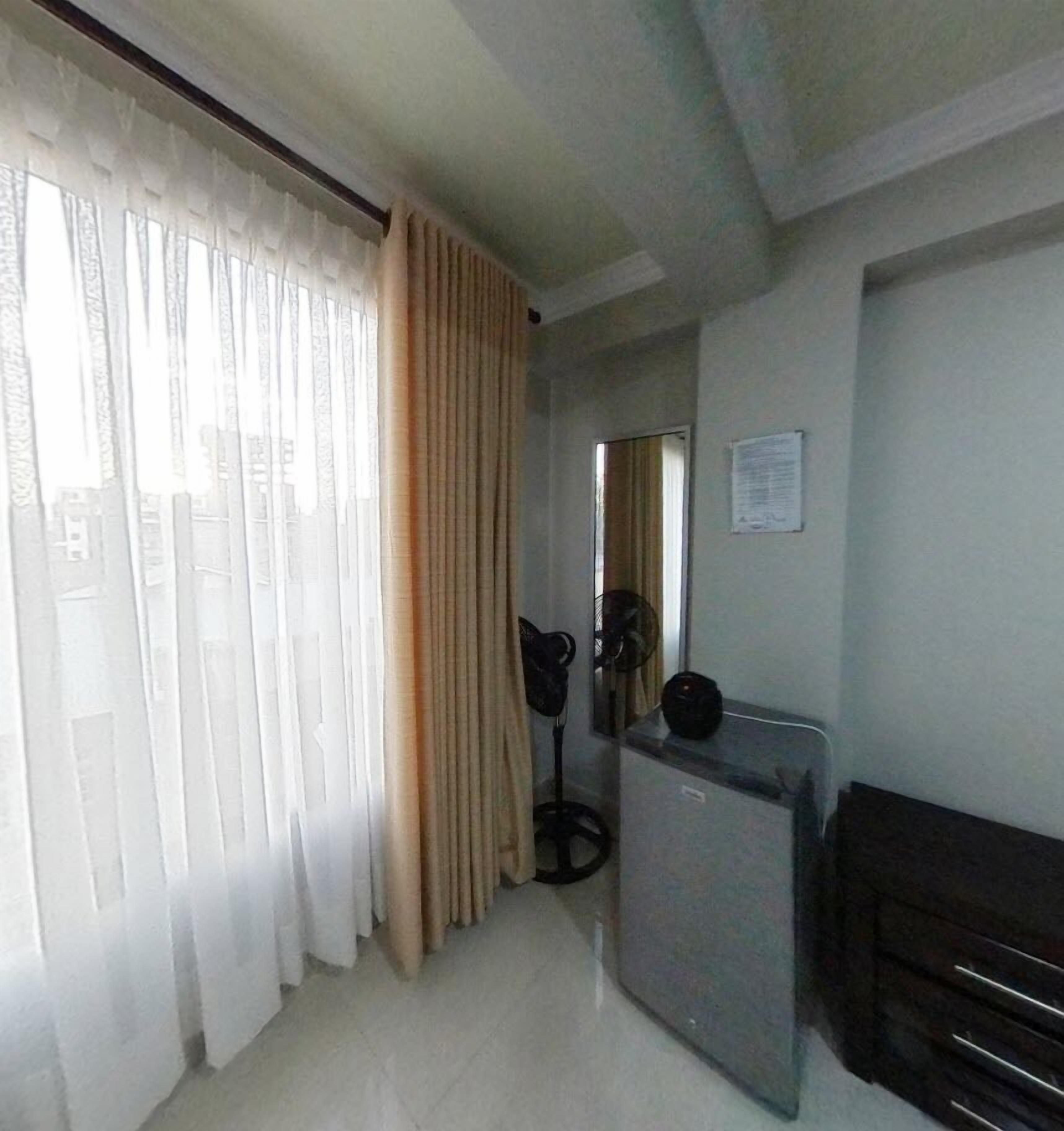 minibar, desk, iron/ironing board, free wifi