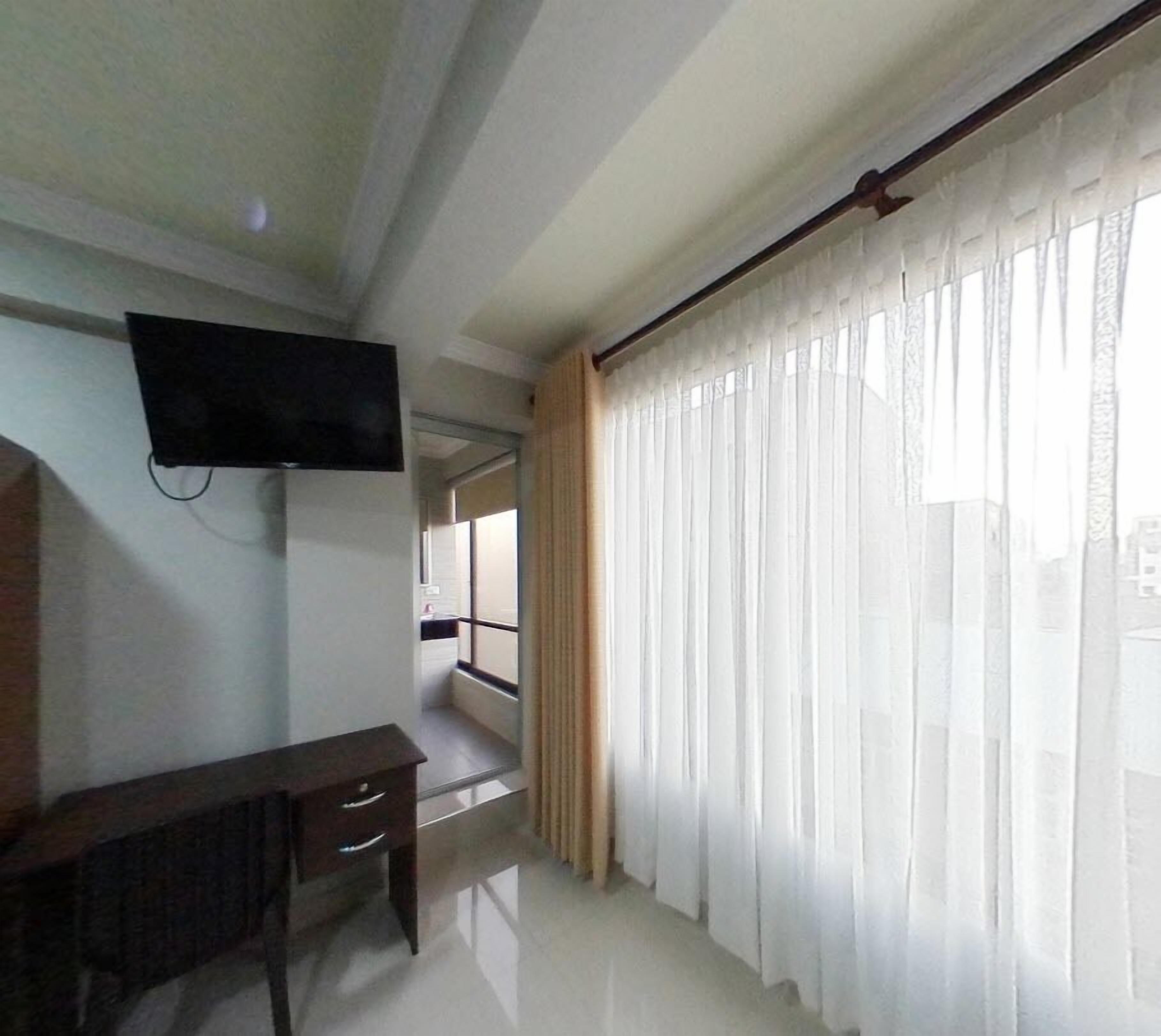 minibar, desk, iron/ironing board, free wifi