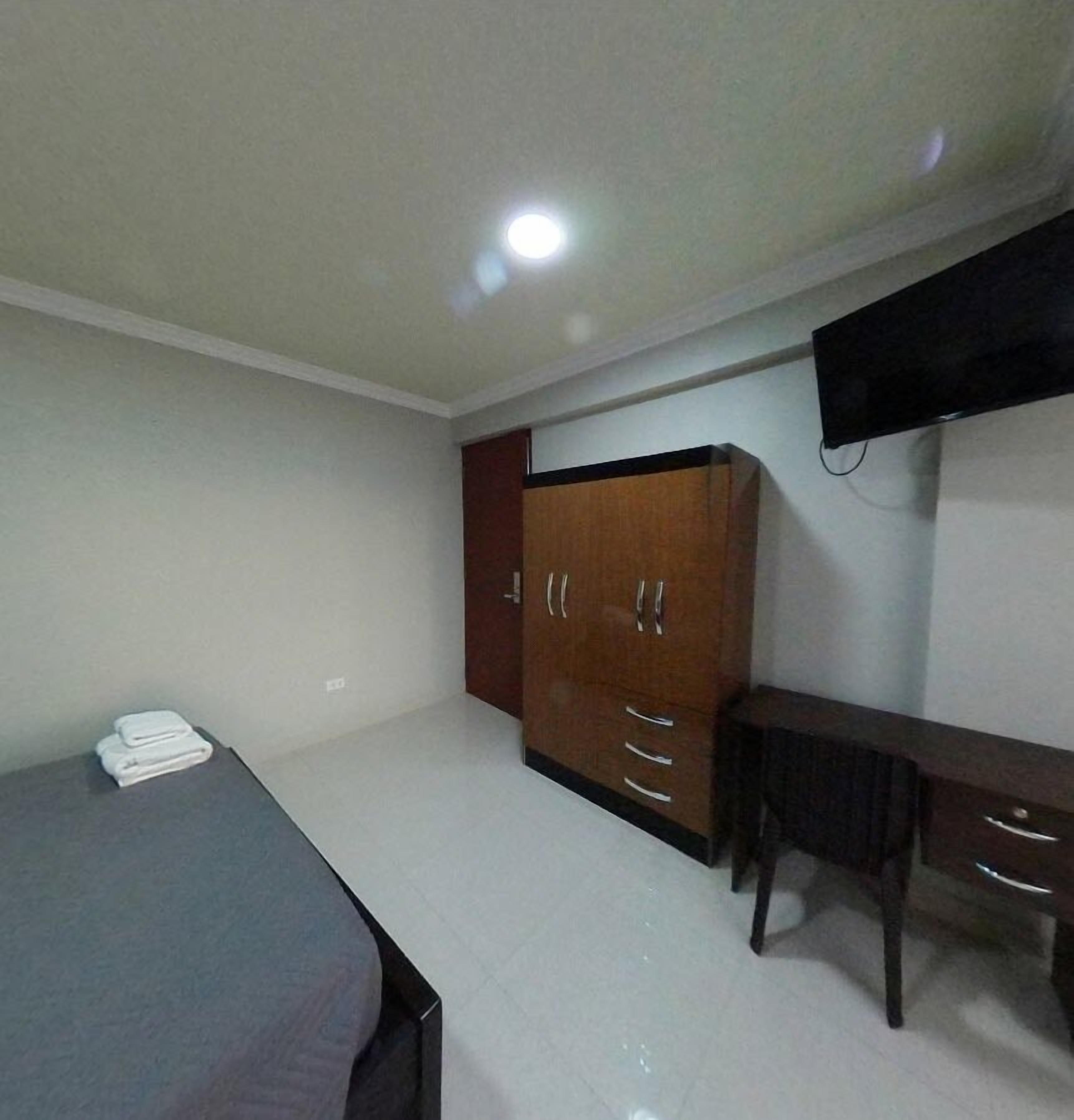 minibar, desk, iron/ironing board, free wifi