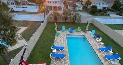 * Neu * 6 Schlafzimmer-5. Strandhaus mit 5 Badezimmern im Herzen von Garden City Beach