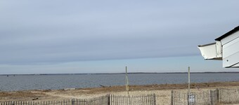 A cottage on the shore of the Delaware River