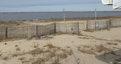A cottage on the shore of the Delaware River