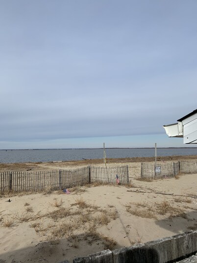 A cottage on the shore of the Delaware River