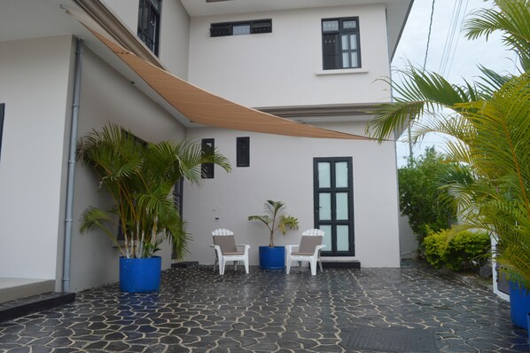 Terrace/patio - Just 5 minutes walk to the beach, supermarket and restaurants.  (Pereybere)
