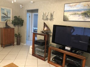 Interior - Blocks to the Beaches (Naples)