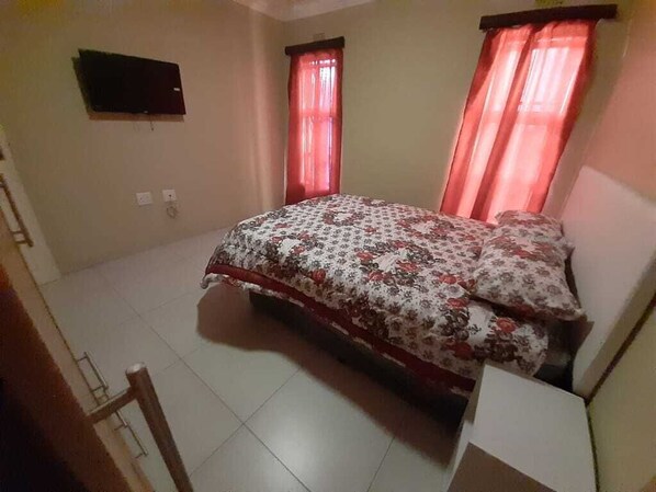 In-room safe, iron/ironing board, free WiFi, bed sheets