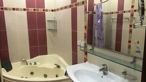 Luxury Double Room | Bathroom | Free toiletries, hair dryer, towels, soap - Lasfera guest house (Tashkent)
