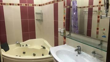 Luxury Double Room | Bathroom | Free toiletries, hair dryer, towels, soap