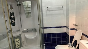 Free toiletries, hair dryer, towels, soap - Lasfera guest house (Tashkent)