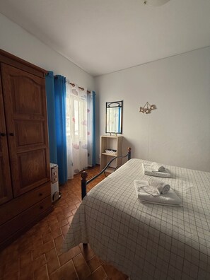 3 bedrooms, iron/ironing board, travel crib, WiFi
