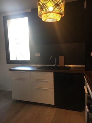 Fridge, microwave, oven, stovetop