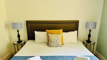 Room 9 | Individually decorated, individually furnished, desk, iron/ironing board