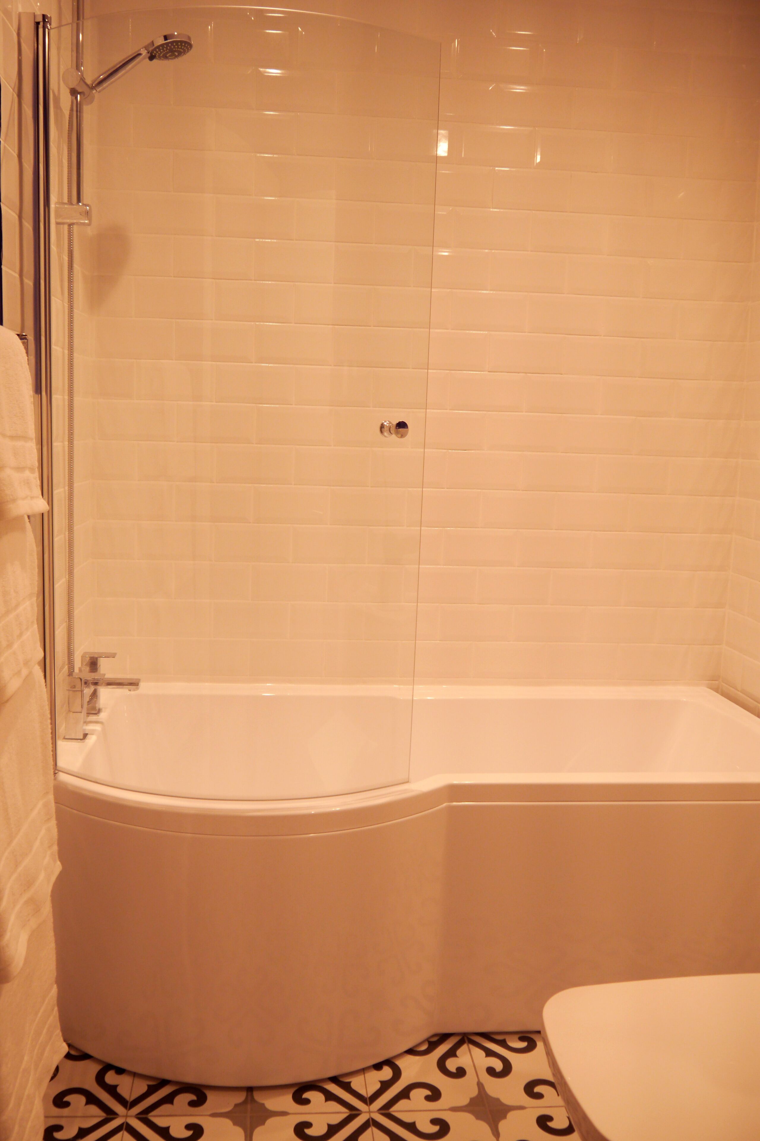 room 4 | bathroom | hair dryer, towels, soap, shampoo