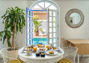 Breakfast area - The Pearl - Marbella B&B (Marbella)