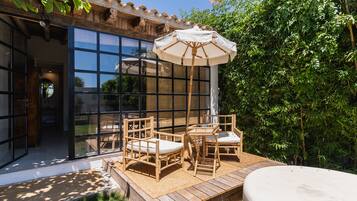 Luxe tweepersoonskamer | Terras