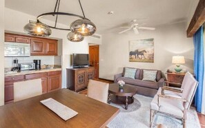 Interior - Beautiful 1 bed Suite in exquisite Hacienda del Mar, sleeps 6 - full kitchen (Cabo San Lucas)