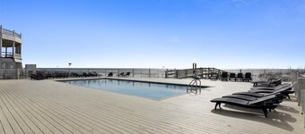 Beach Side, Pool | BIG Dogs | Free Parking | Beach Getaways