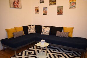 Smart TV - Central Flat, steps to Great Market, Gellert Bath & Corvinus university (Budapest)